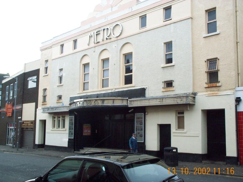 Metro facade in 2002